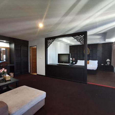 Nana Buri Hotel Csumphon Kültér fotó