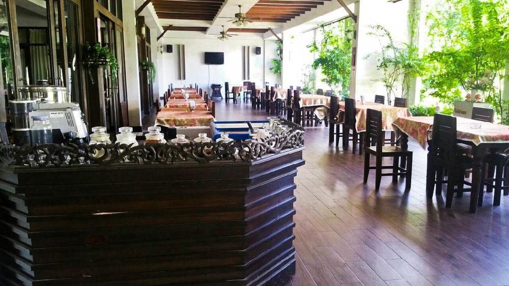 Nana Buri Hotel Csumphon Kültér fotó