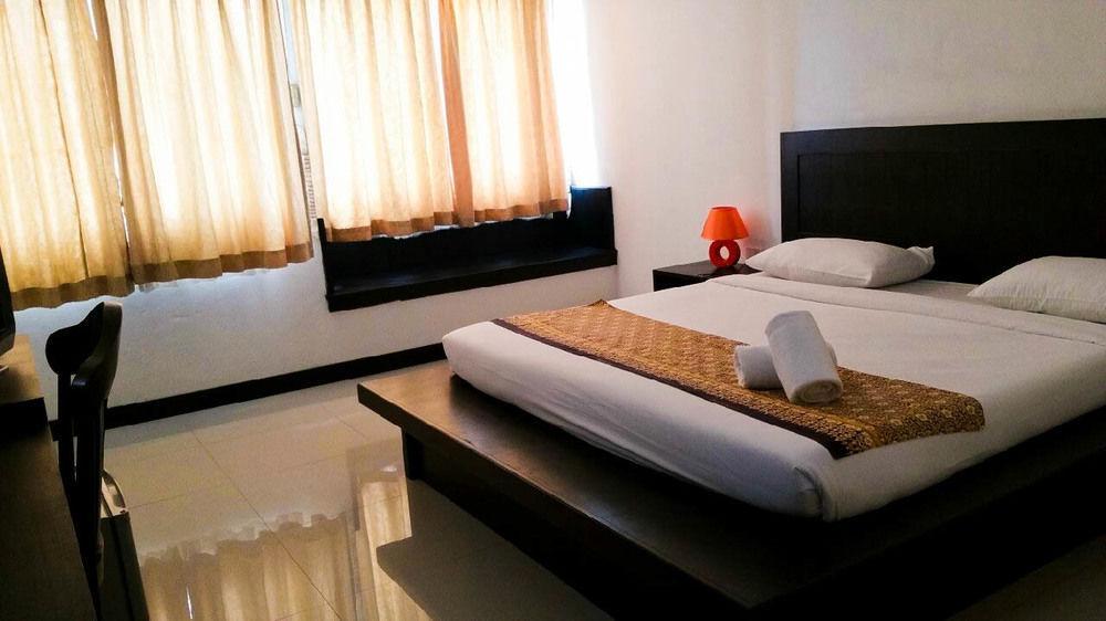 Nana Buri Hotel Csumphon Kültér fotó