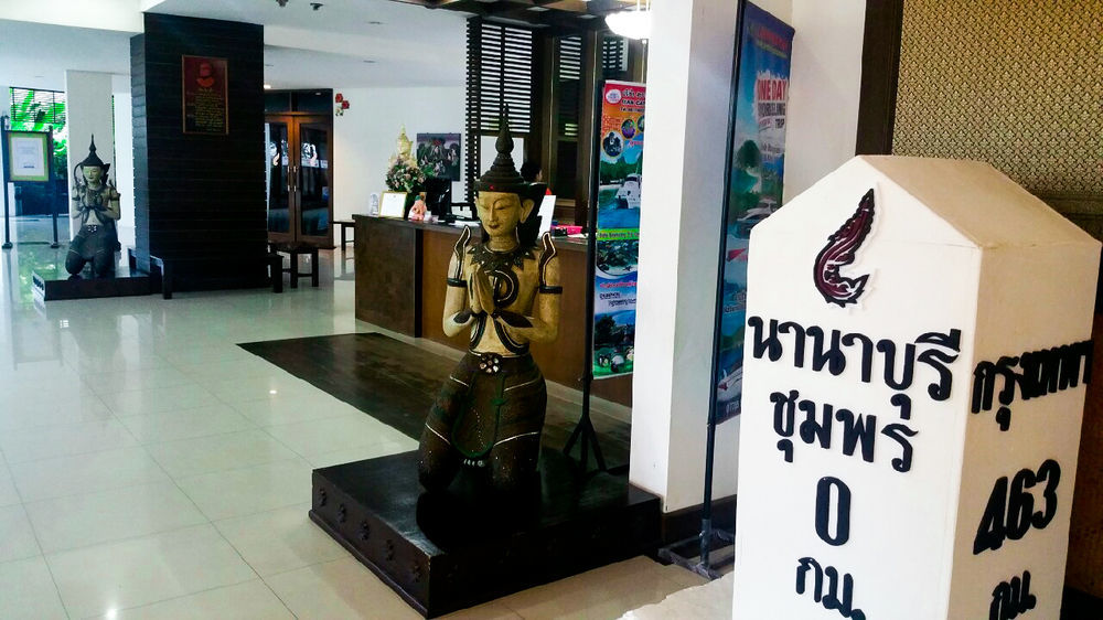 Nana Buri Hotel Csumphon Kültér fotó