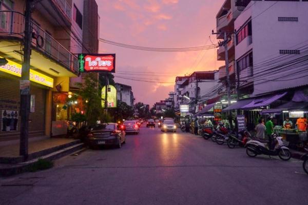 Nana Buri Hotel Csumphon Kültér fotó