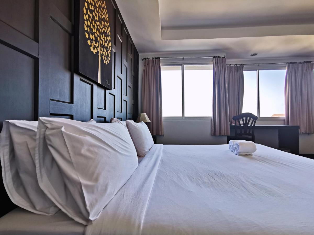 Nana Buri Hotel Csumphon Kültér fotó