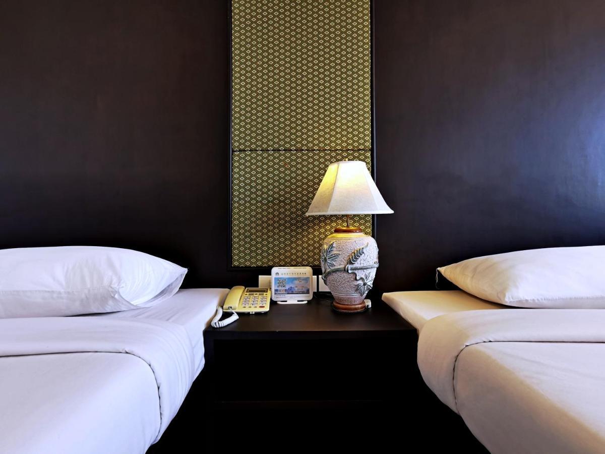 Nana Buri Hotel Csumphon Kültér fotó