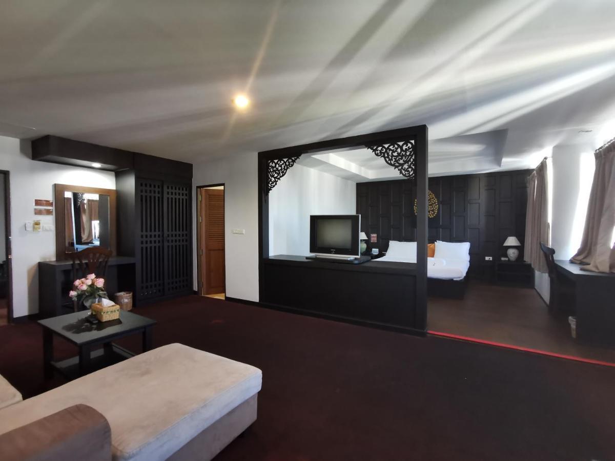 Nana Buri Hotel Csumphon Kültér fotó